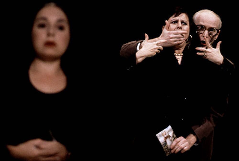 Arno Raunig as Sänger, Bernarda Albas Haus