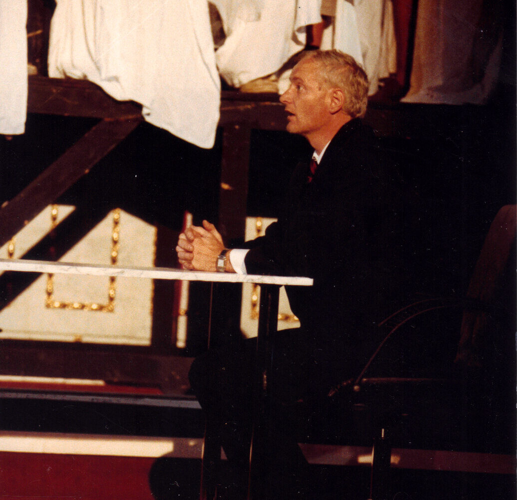 Arno Raunig as Satan, Hiob